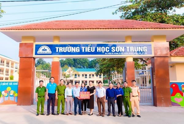 Ra mắt công trình “Loa truyền thanh tự động trước cổng trường” đầu tiên ở Hương Sơn